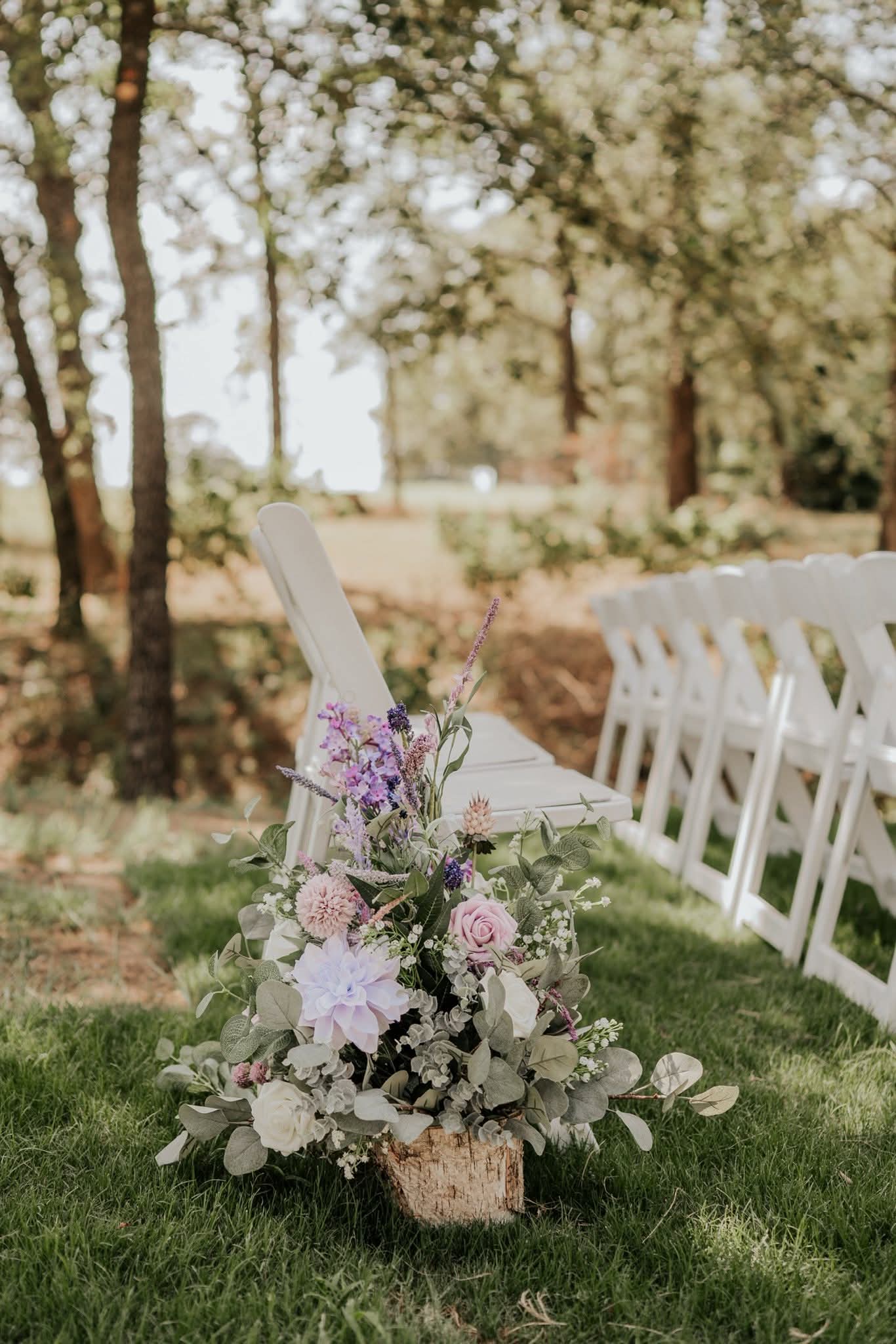 Outdoor aisle floral basket marker