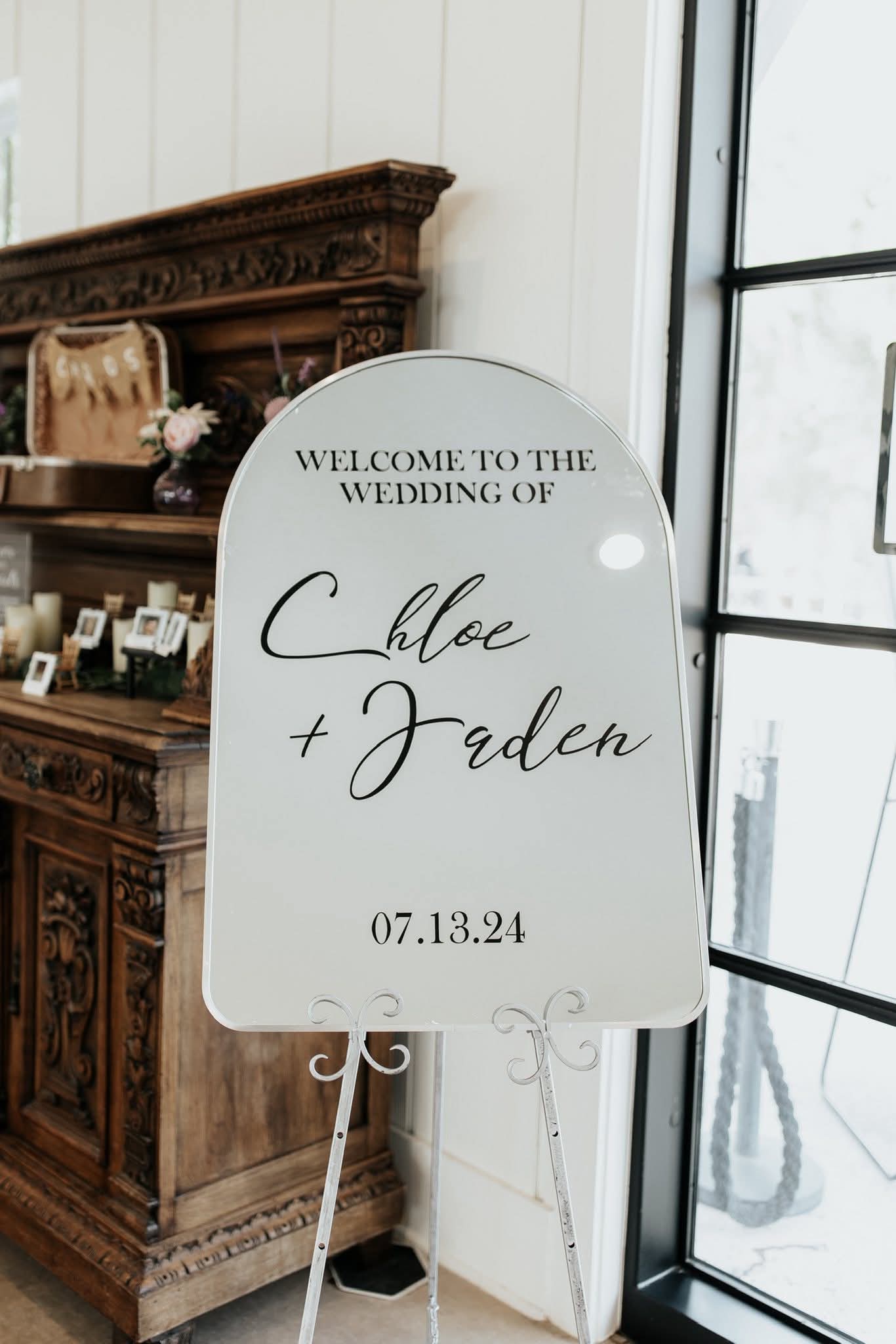 Welcome mirror signage